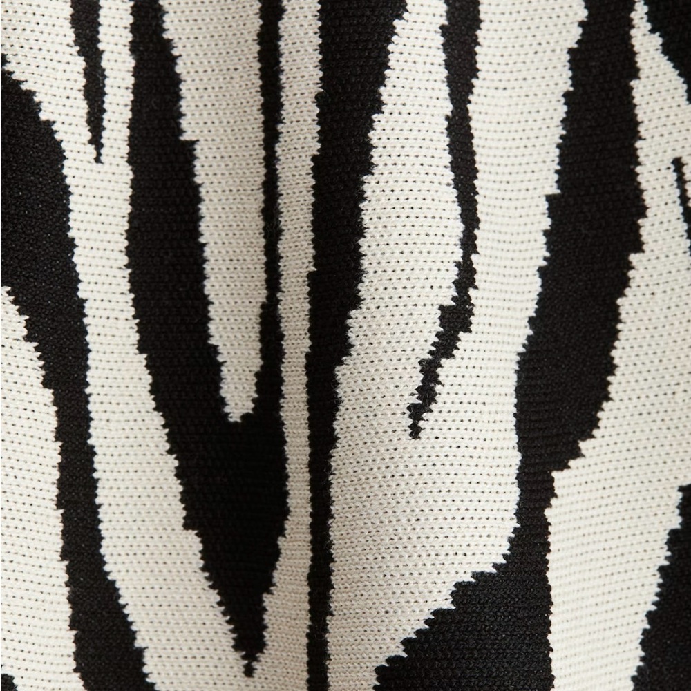 NWT. H&M Stylish Zebra Print Strapless bandeau Top. M & S - Picture 3 of 4